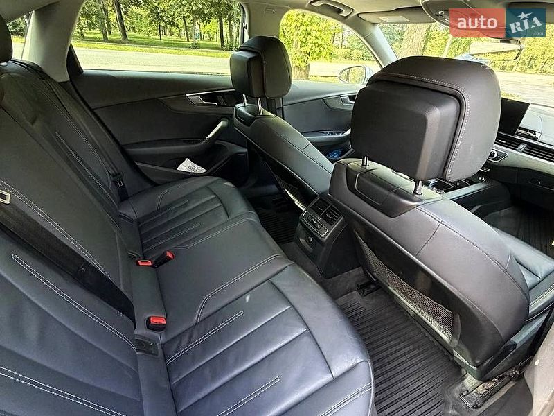 Седан Audi A4 2020 в Кропивницком