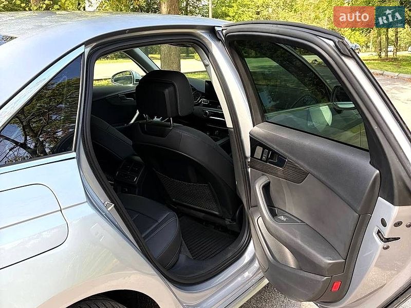 Седан Audi A4 2020 в Кропивницком