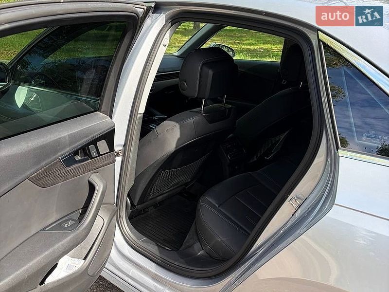 Седан Audi A4 2020 в Кропивницком