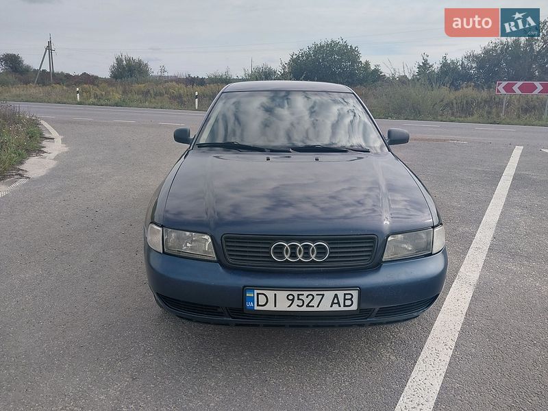 Седан Audi A4 1996 в Городку