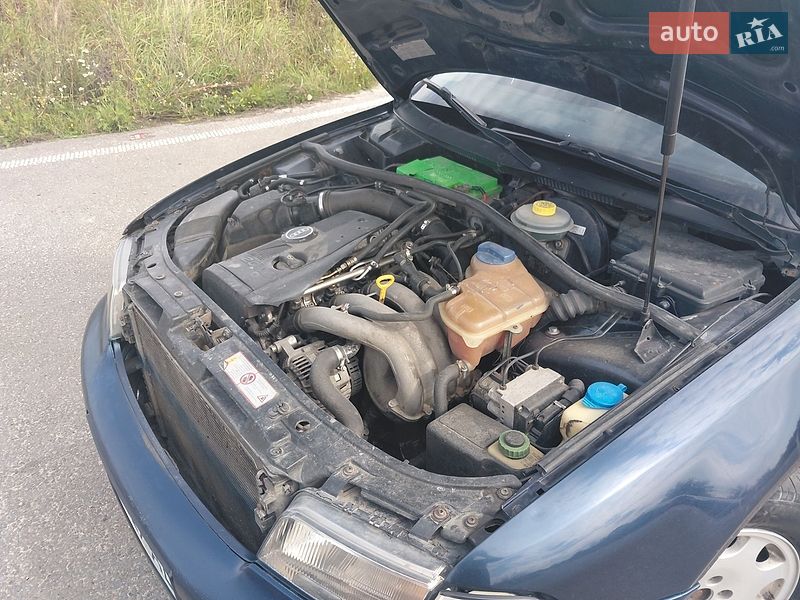 Седан Audi A4 1996 в Городку