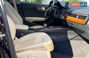 Седан Audi A4 2015 в Львове