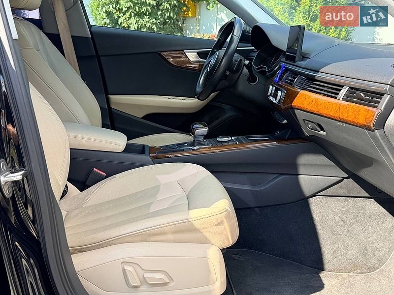 Седан Audi A4 2015 в Львове
