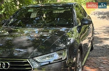 Седан Audi A4 2016 в Бучі
