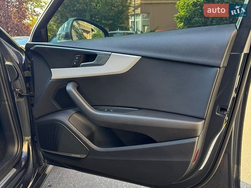 Седан Audi A4 2016 в Бучі