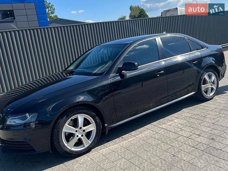 Седан Audi A4 2011 в Львове