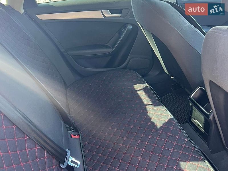 Седан Audi A4 2011 в Львове