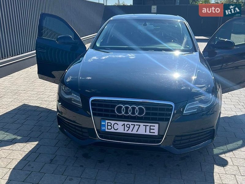 Седан Audi A4 2011 в Львове