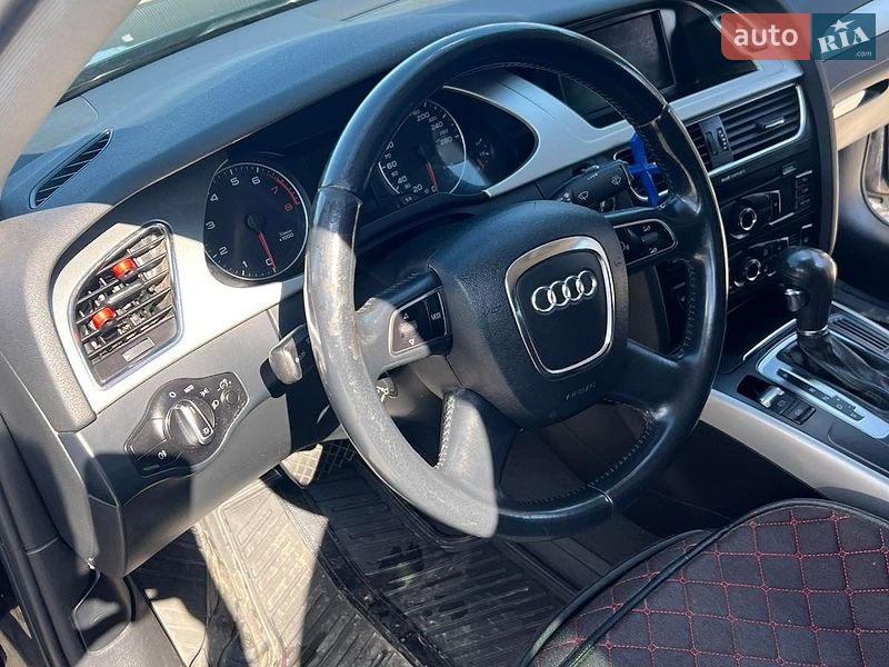 Седан Audi A4 2011 в Львове