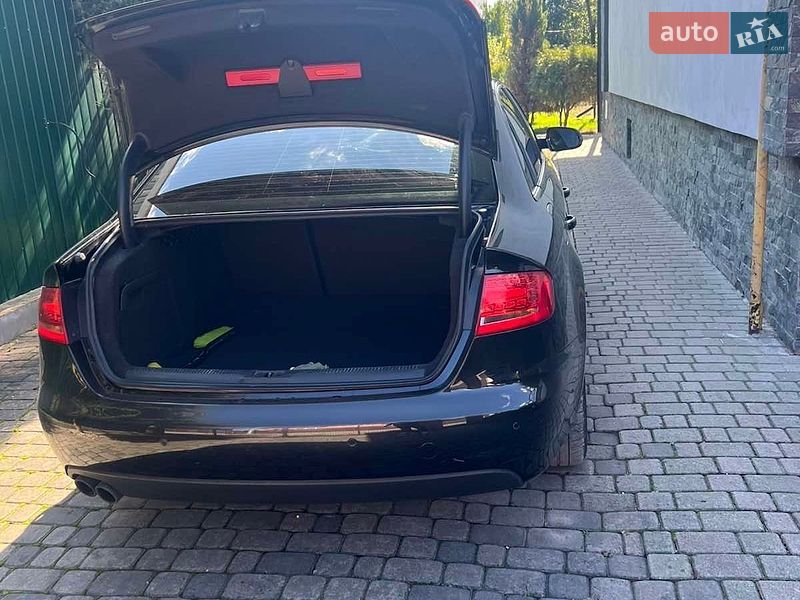 Седан Audi A4 2011 в Львове