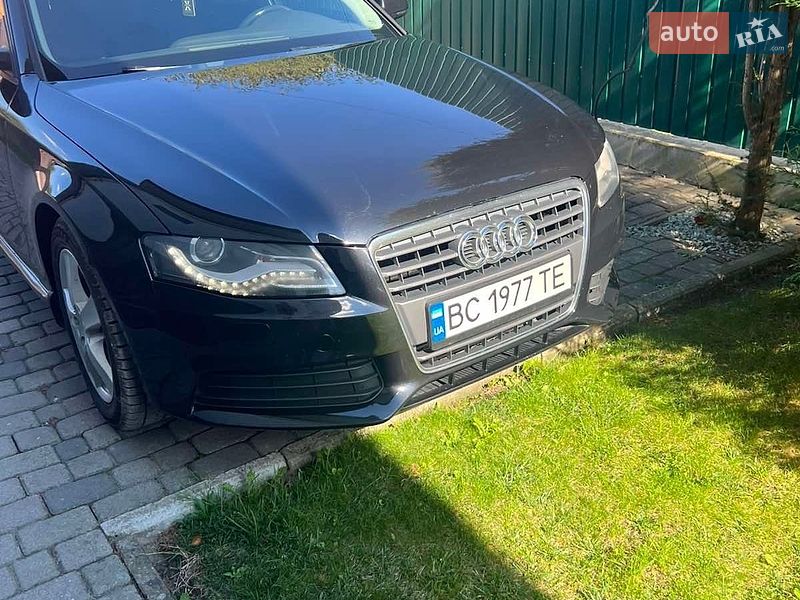 Седан Audi A4 2011 в Львове