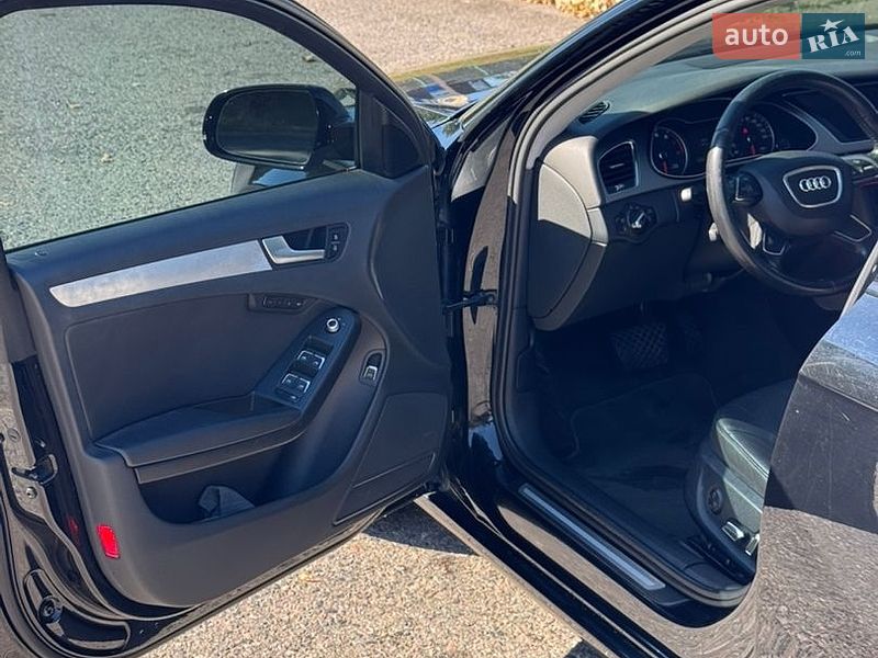Седан Audi A4 2012 в Умані