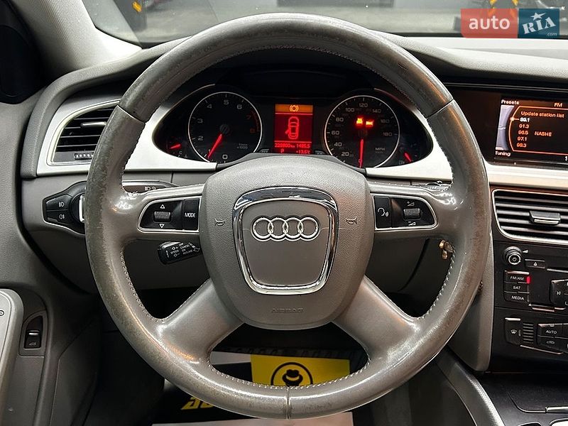 Седан Audi A4 2011 в Чернівцях