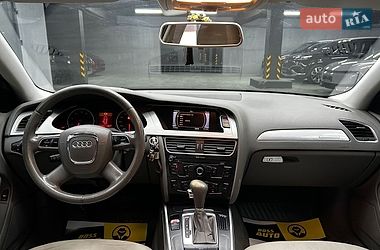Седан Audi A4 2011 в Чернівцях