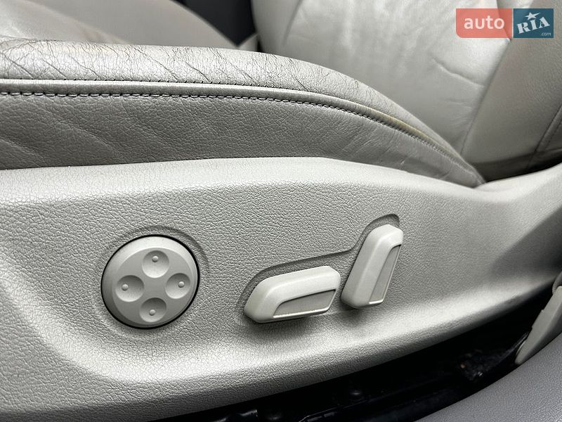 Седан Audi A4 2011 в Чернівцях