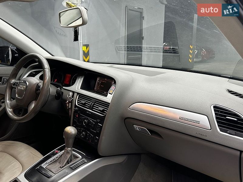 Седан Audi A4 2011 в Чернівцях