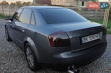 Седан Audi A4 2001 в Рівному