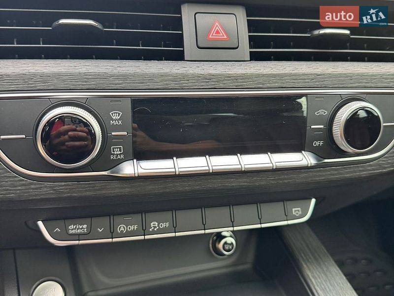 Седан Audi A4 2017 в Ивано-Франковске