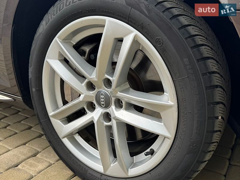 Седан Audi A4 2017 в Ивано-Франковске