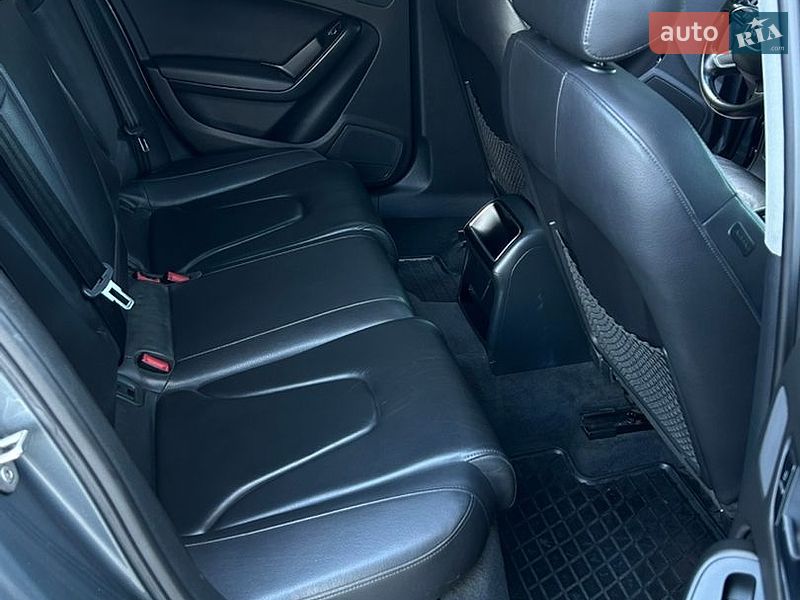Седан Audi A4 2013 в Черкасах