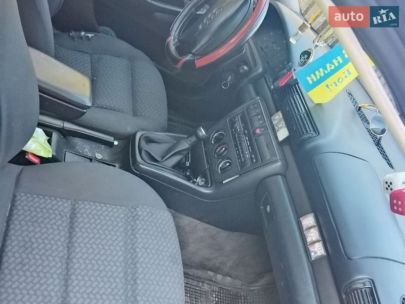 Седан Audi A4 1996 в Сарнах