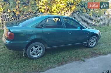 Седан Audi A4 1996 в Сарнах