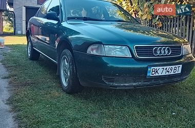 Седан Audi A4 1996 в Сарнах