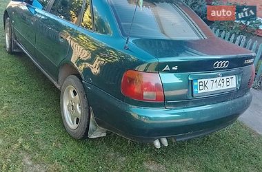 Седан Audi A4 1996 в Сарнах