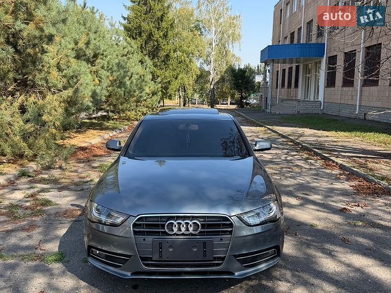 Седан Audi A4 2012 в Полтаве