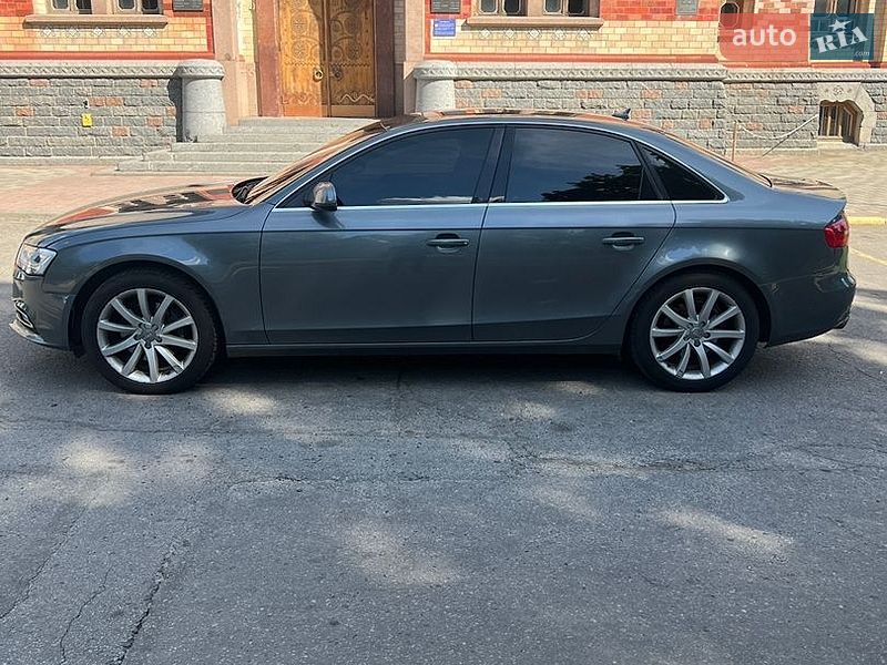 Седан Audi A4 2012 в Полтаве