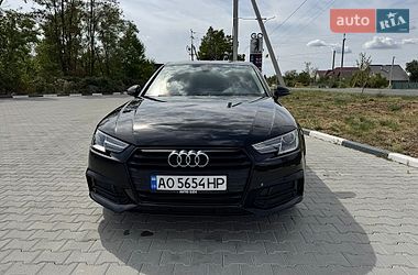 Седан Audi A4 2018 в Ужгороде