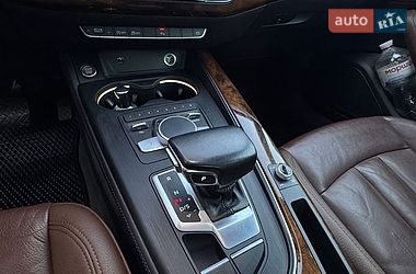 Седан Audi A4 2018 в Стрые