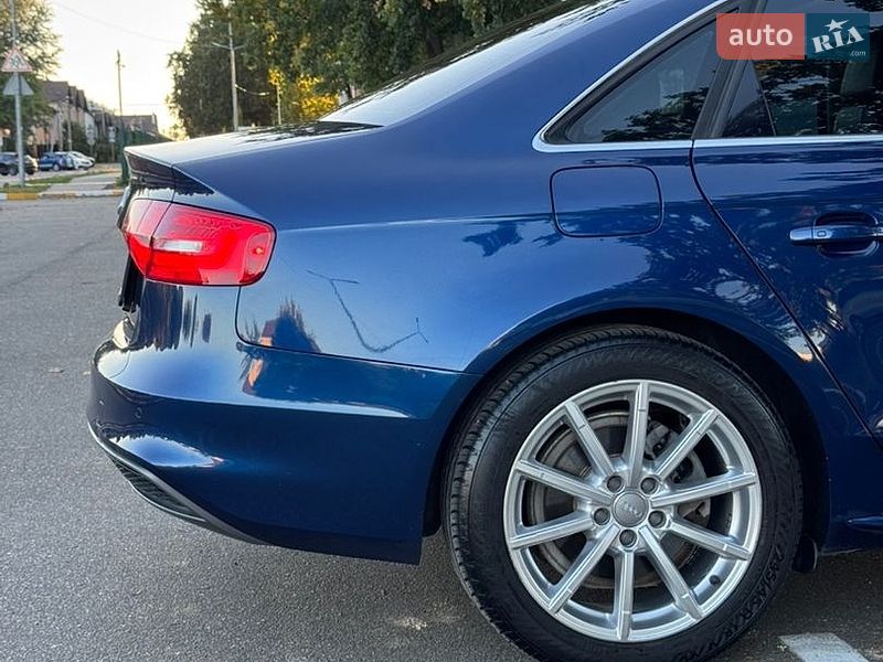 Седан Audi A4 2014 в Києві