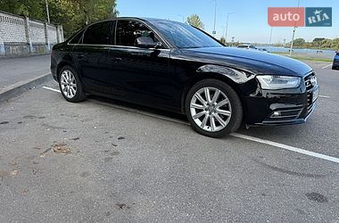 Седан Audi A4 2014 в Виннице