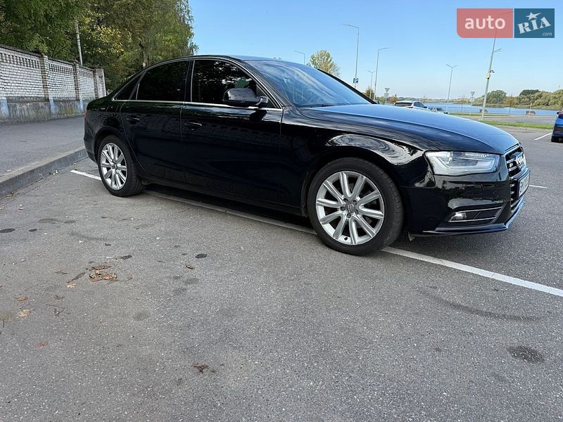 Седан Audi A4 2014 в Виннице