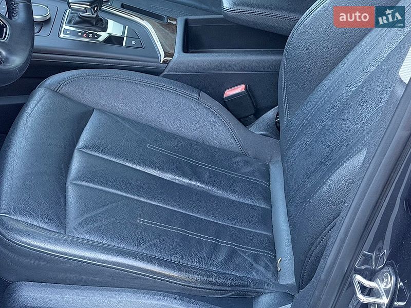 Седан Audi A4 2019 в Львові
