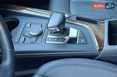 Седан Audi A4 2019 в Львові