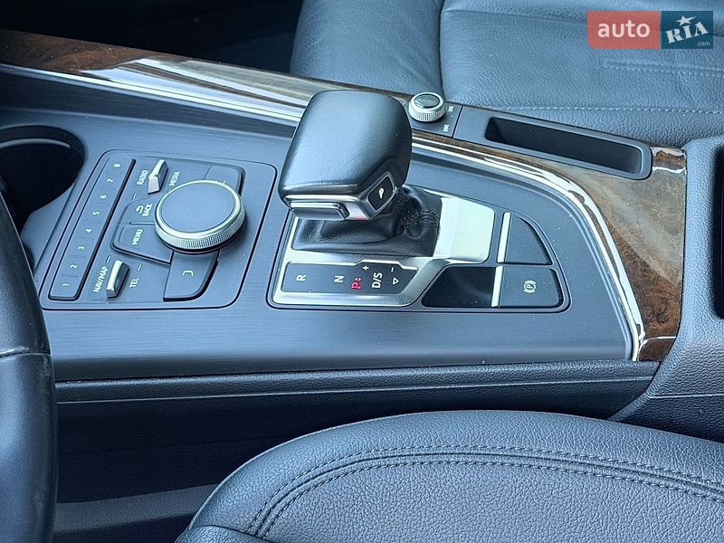 Седан Audi A4 2019 в Львові