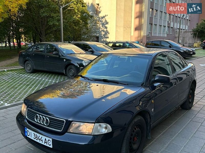 Седан Audi A4 1997 в Ровно