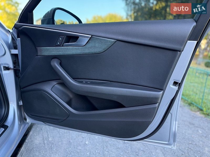 Седан Audi A4 2017 в Хмельницком