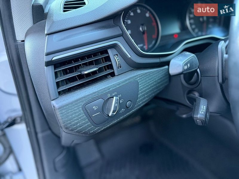 Седан Audi A4 2017 в Хмельницком