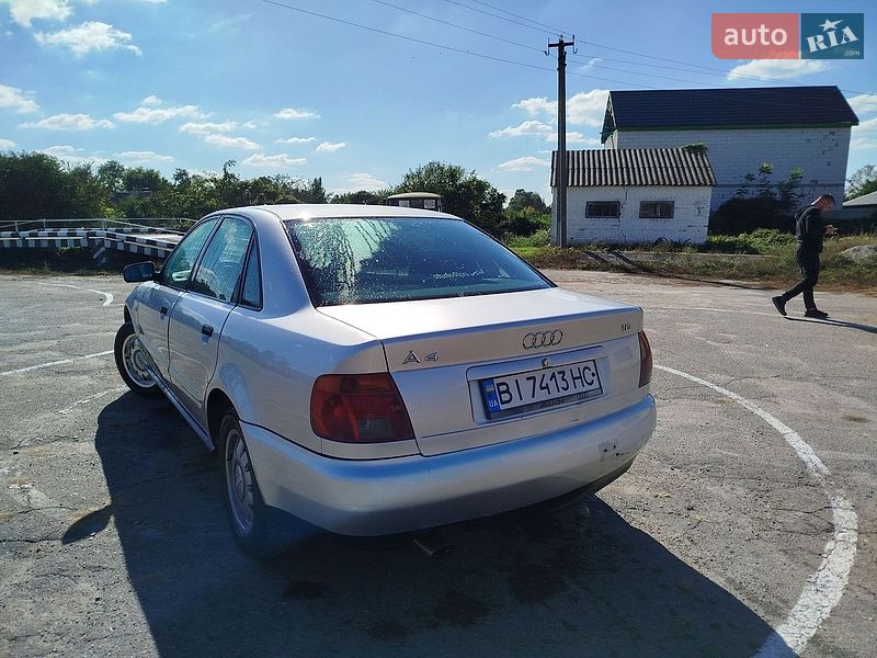 Седан Audi A4 1994 в Глобине