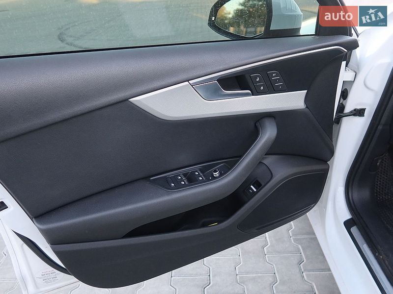 Седан Audi A4 2017 в Львове