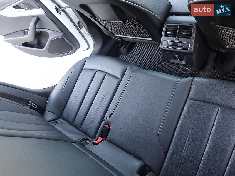 Седан Audi A4 2017 в Львове