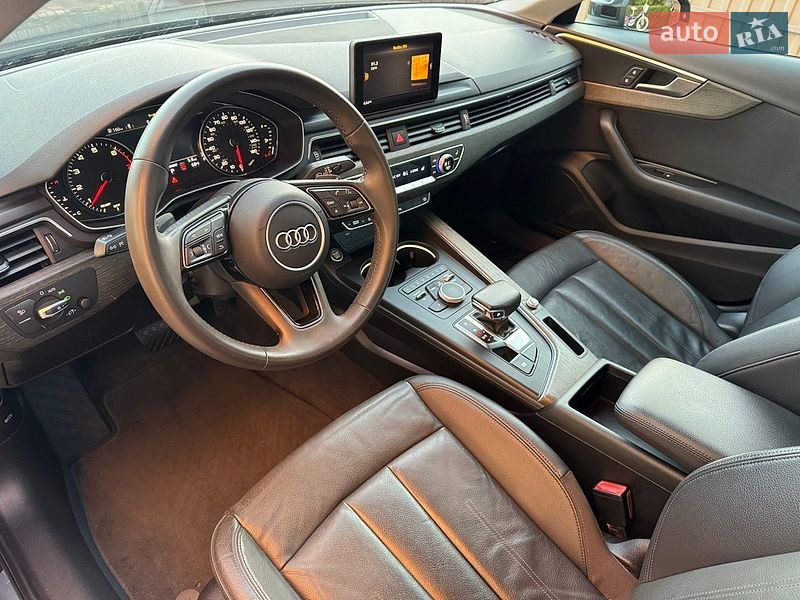 Седан Audi A4 2019 в Виннице