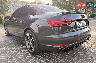 Седан Audi A4 2017 в Дніпрі