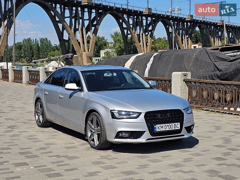 Седан Audi A4 2012 в Днепре