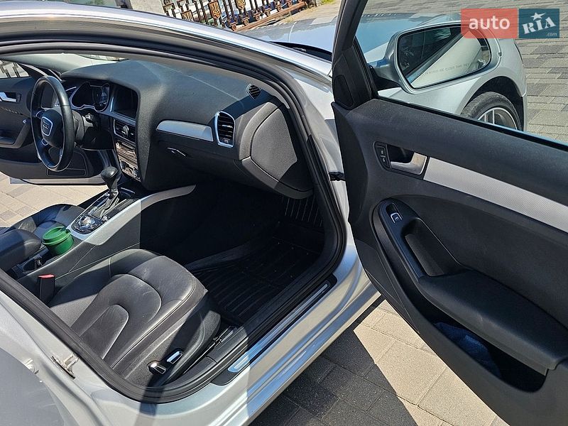 Седан Audi A4 2012 в Днепре