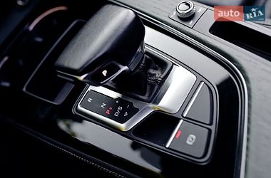 Седан Audi A4 2023 в Полтаві