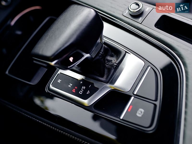 Седан Audi A4 2023 в Полтаві